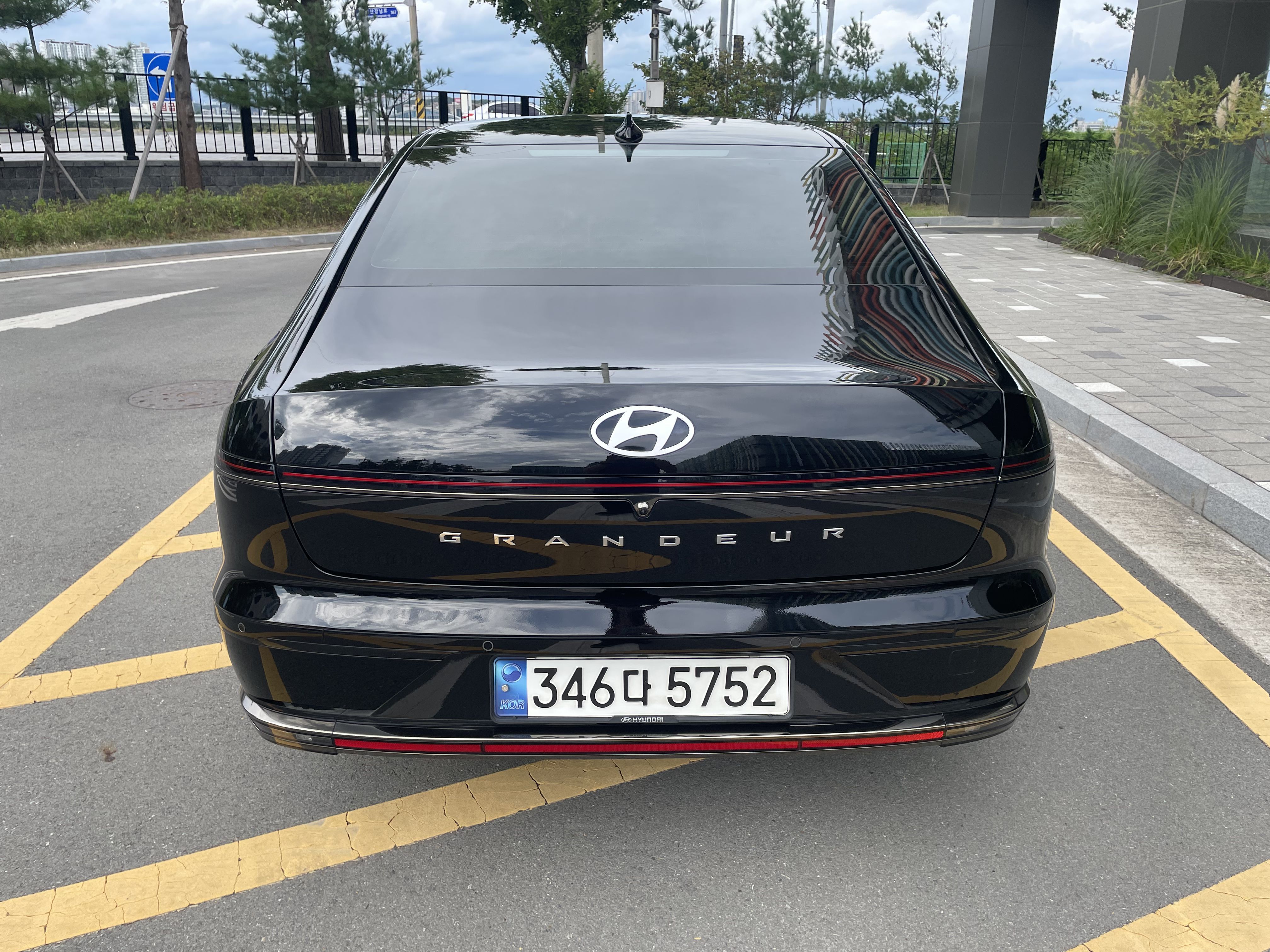 HYUNDAI GRANDEUR HYBRID GN7 2023