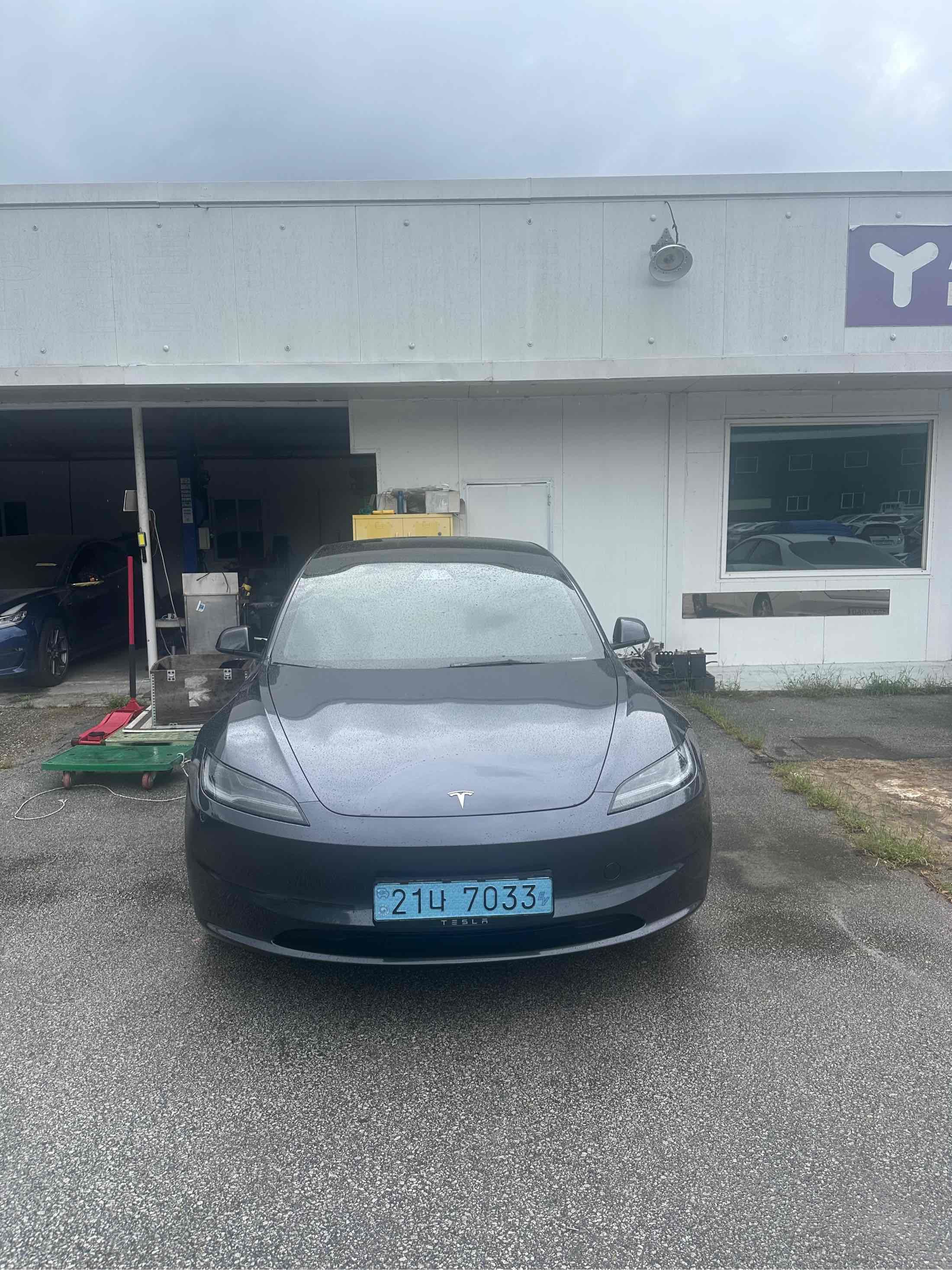 TESLA MODEL 3 2024