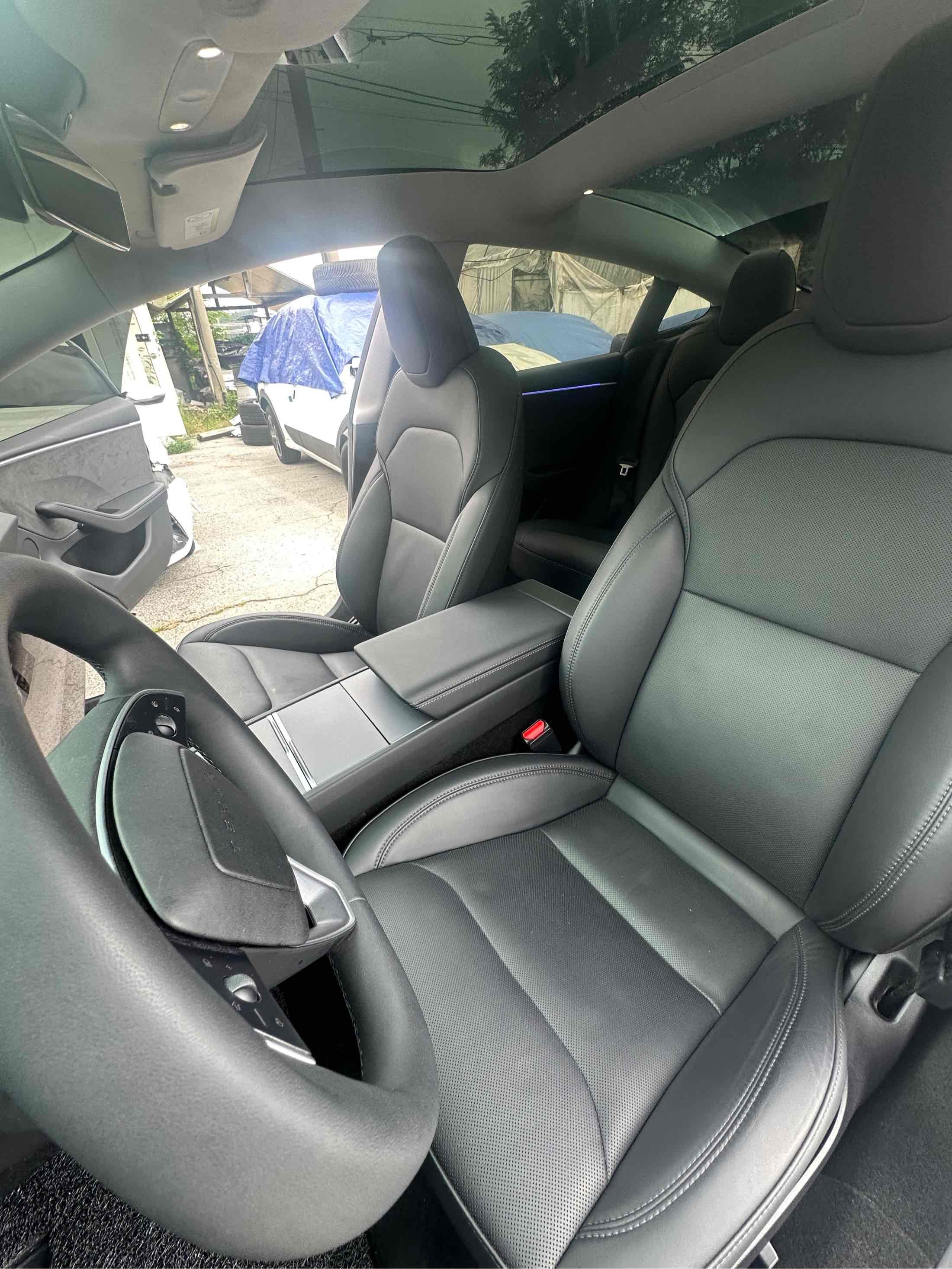 TESLA MODEL 3 2024