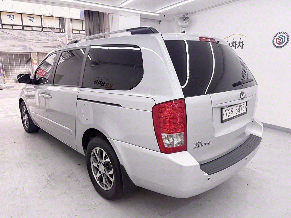 KIA CARNIVAL R 2013