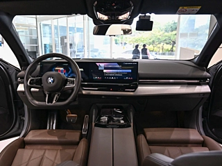 BMW 5-SERIES G60 2024