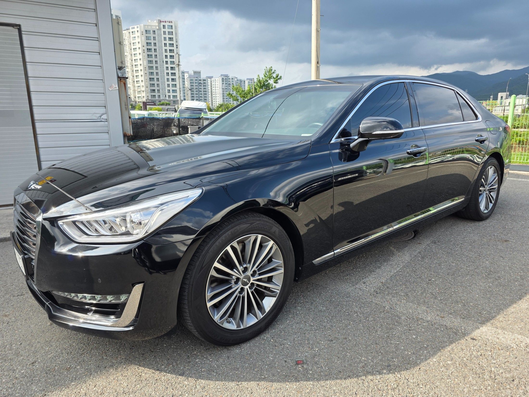 GENESIS EQ900 2016