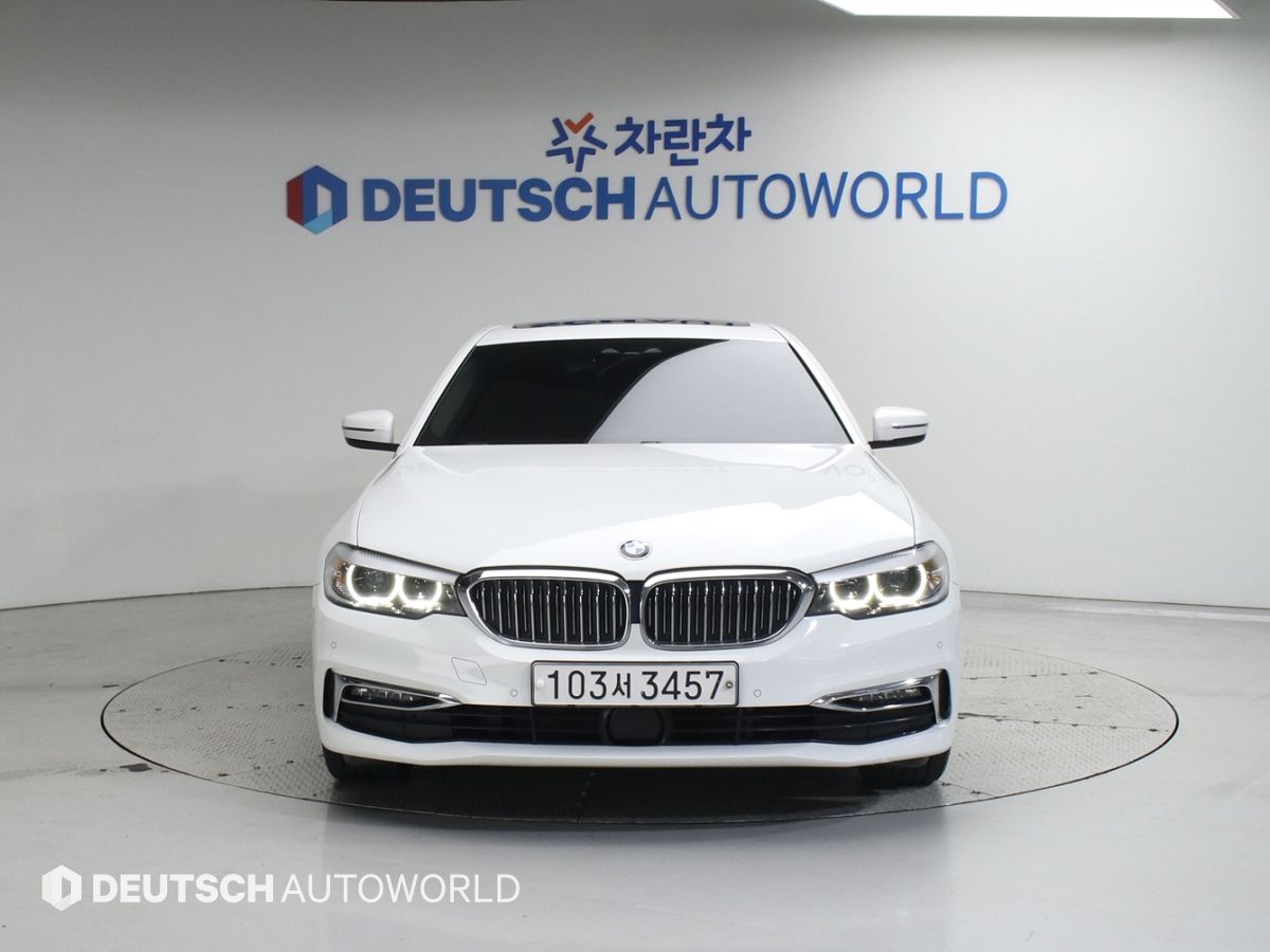 BMW 5-SERIES G30 2019