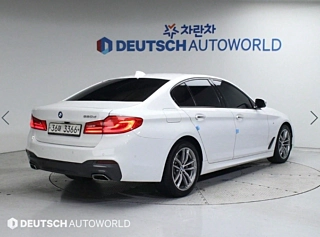 BMW 5-SERIES G30 2017