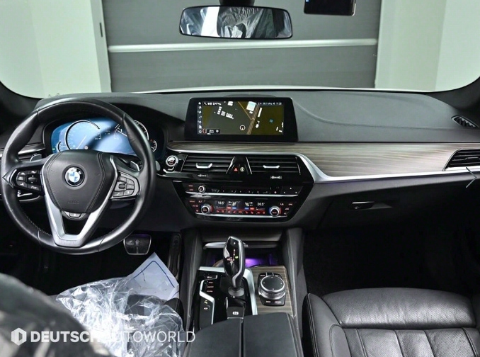 BMW 5-SERIES G30 2017