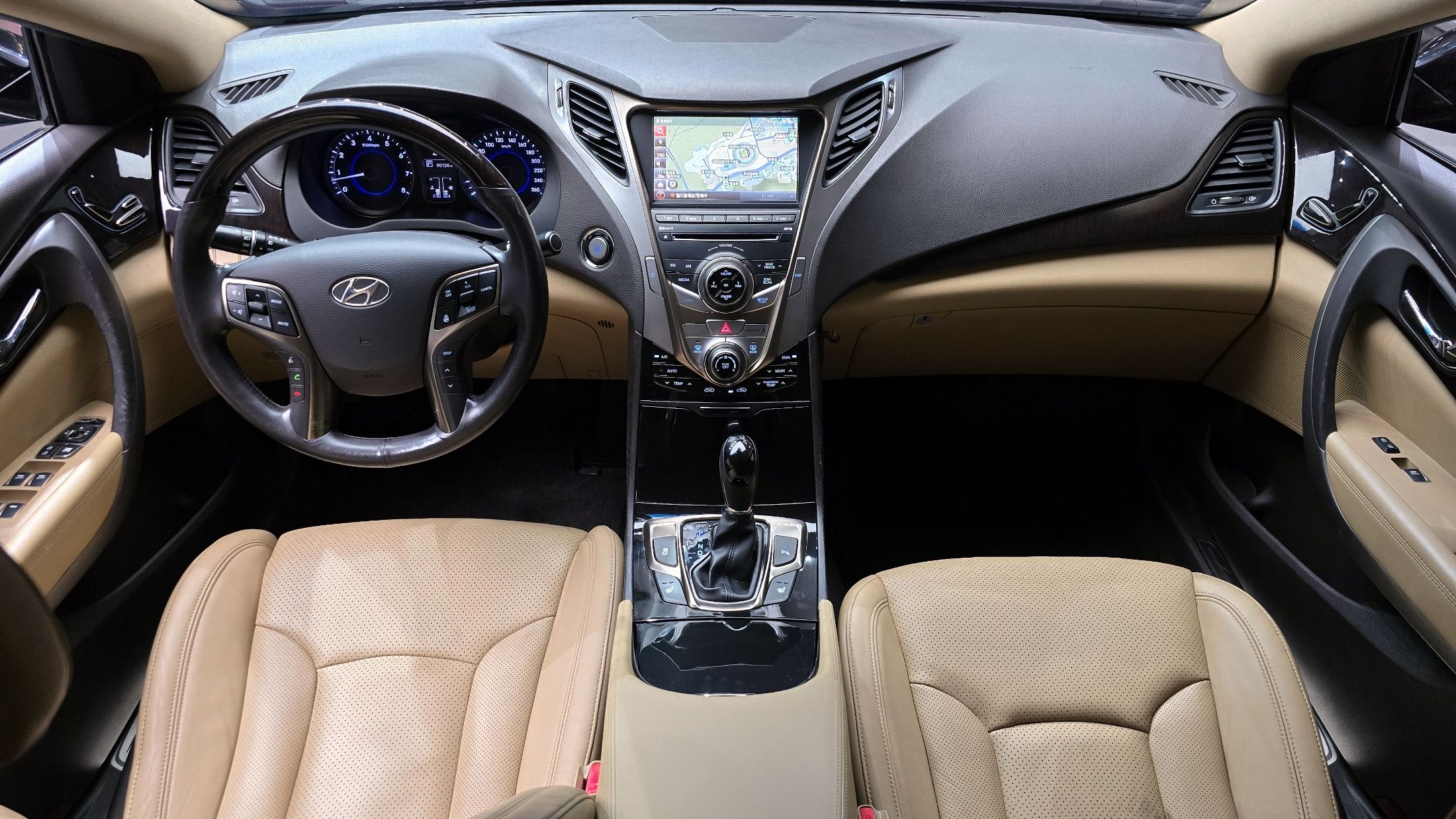 HYUNDAI GRANDEUR HG 2011
