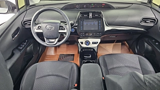 TOYOTA PRIUS 2017