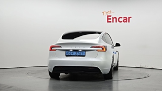 TESLA MODEL 3 2024