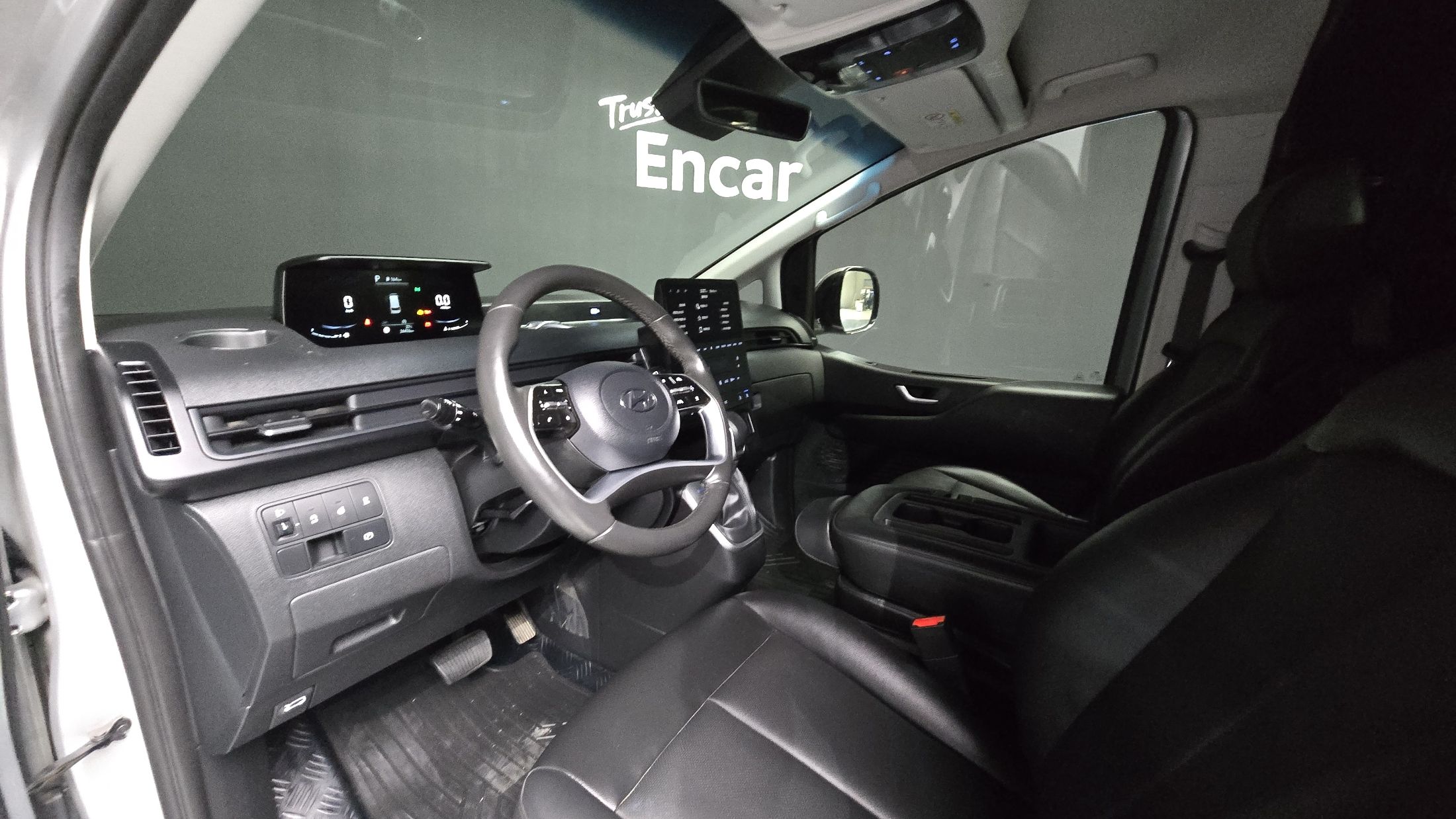 HYUNDAI STARIA 2023