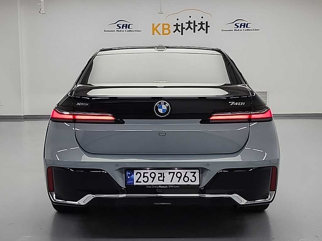 BMW 7-SERIES G70 2024