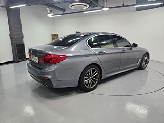 BMW 5-SERIES G30 2020
