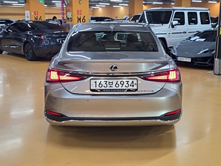 LEXUS ES300H 2025