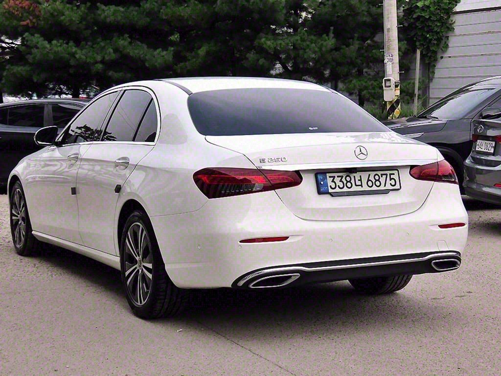 MERCEDES BENZ E-CLASS W213 2021