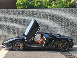 LAMBORGHINI AVENTADOR 2018