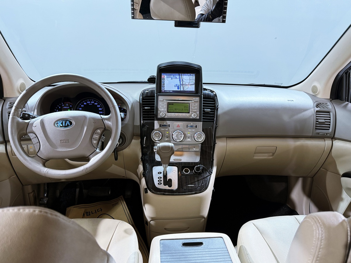 KIA CARNIVAL R 2013