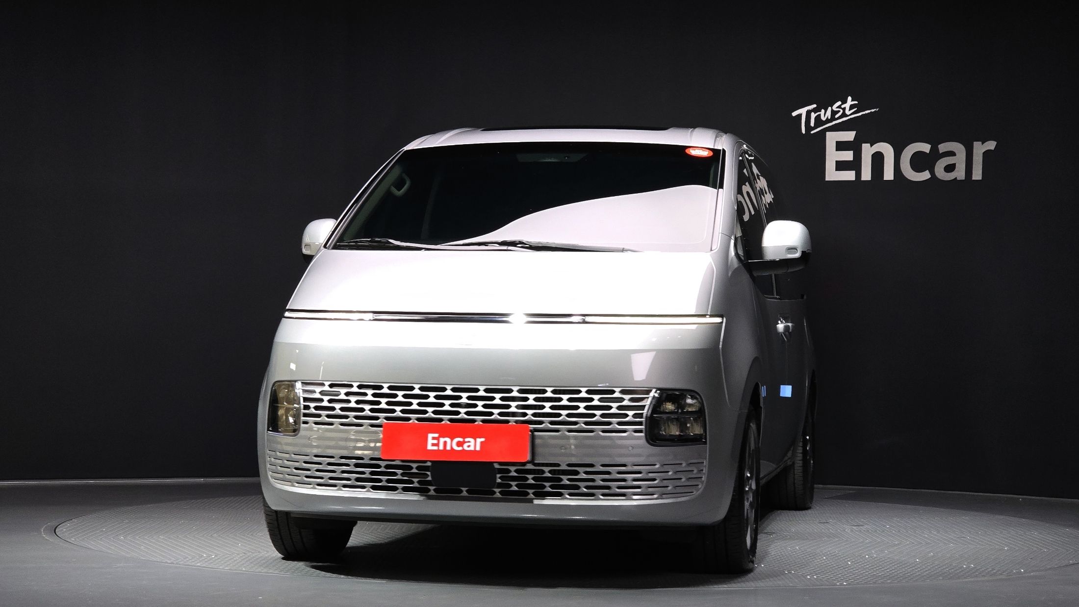 HYUNDAI STARIA 2025