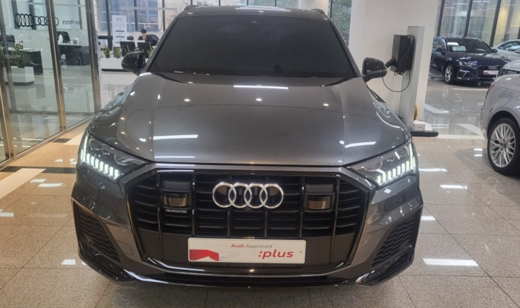 AUDI Q7 4M 2023