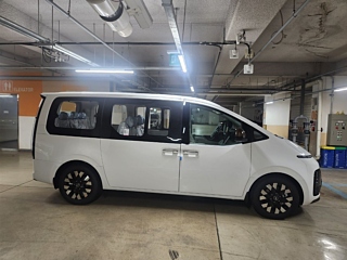HYUNDAI STARIA 2025