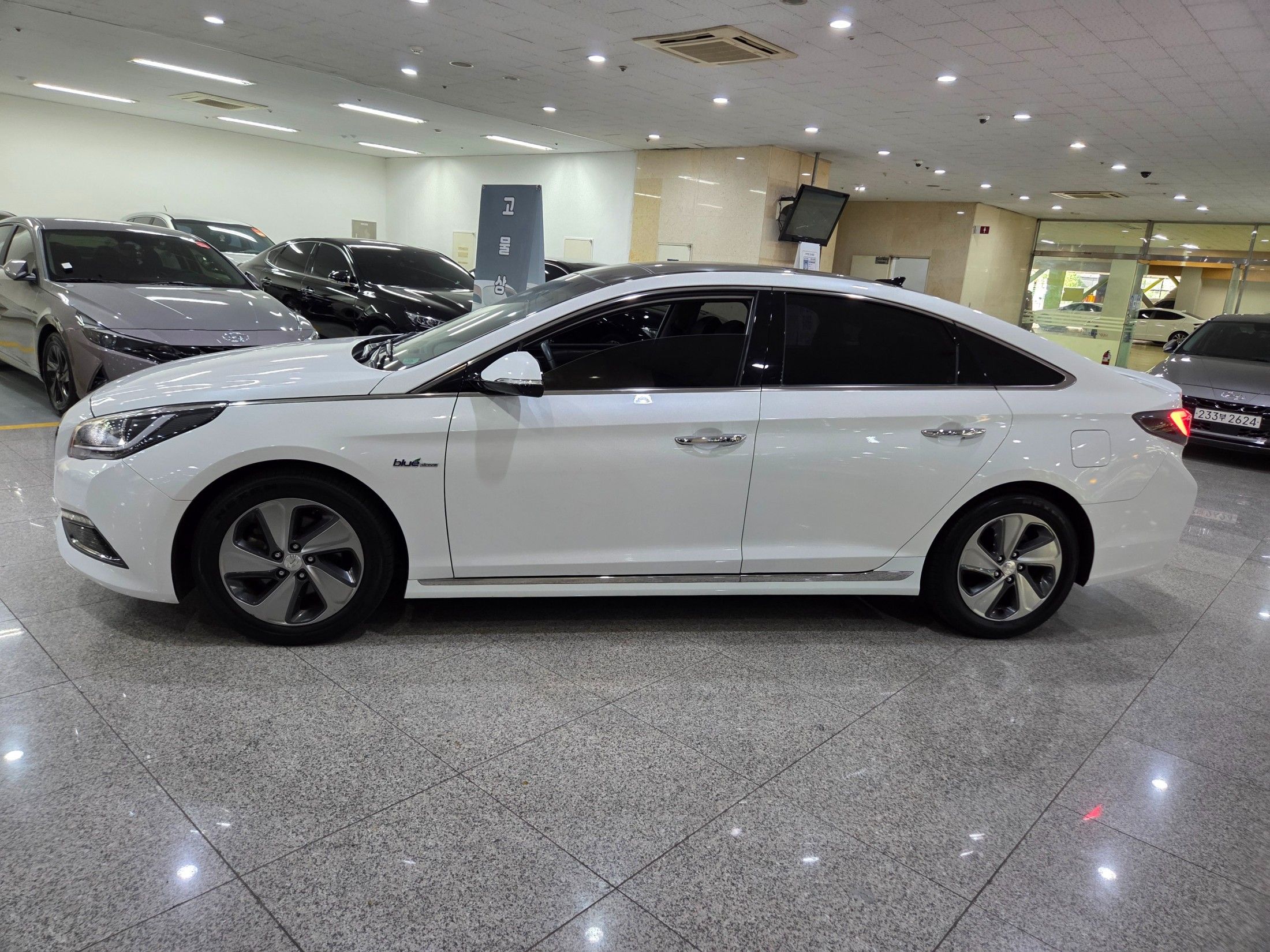HYUNDAI LF SONATA HYBRID 2016