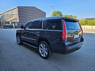 CADILLAC ESCALADE 2017