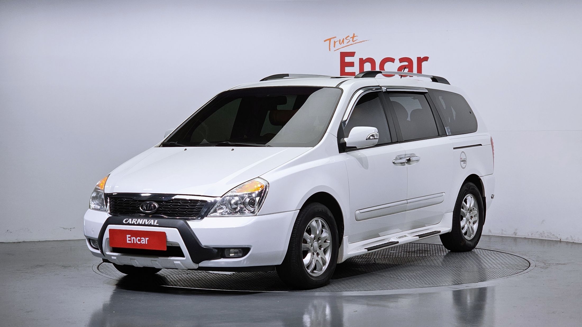 KIA CARNIVAL R 2012