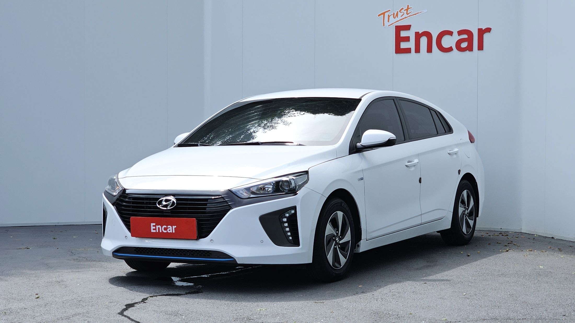 HYUNDAI IONIQ HYBRID