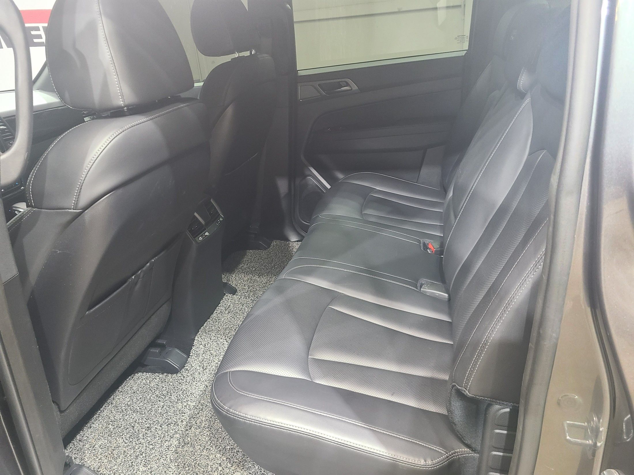 SSANGYONG REXTON SPORTS CAR