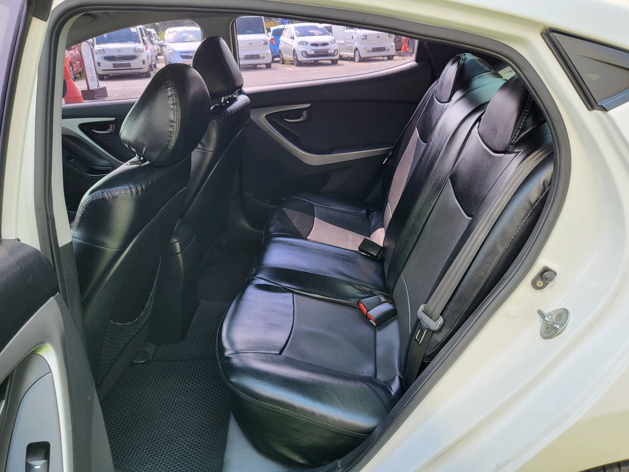 HYUNDAI AVANTE MD 2012