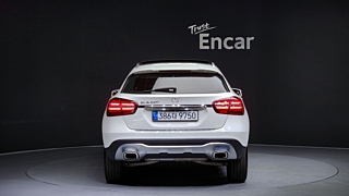 MERCEDES BENZ GLA-CLASS X156 2017