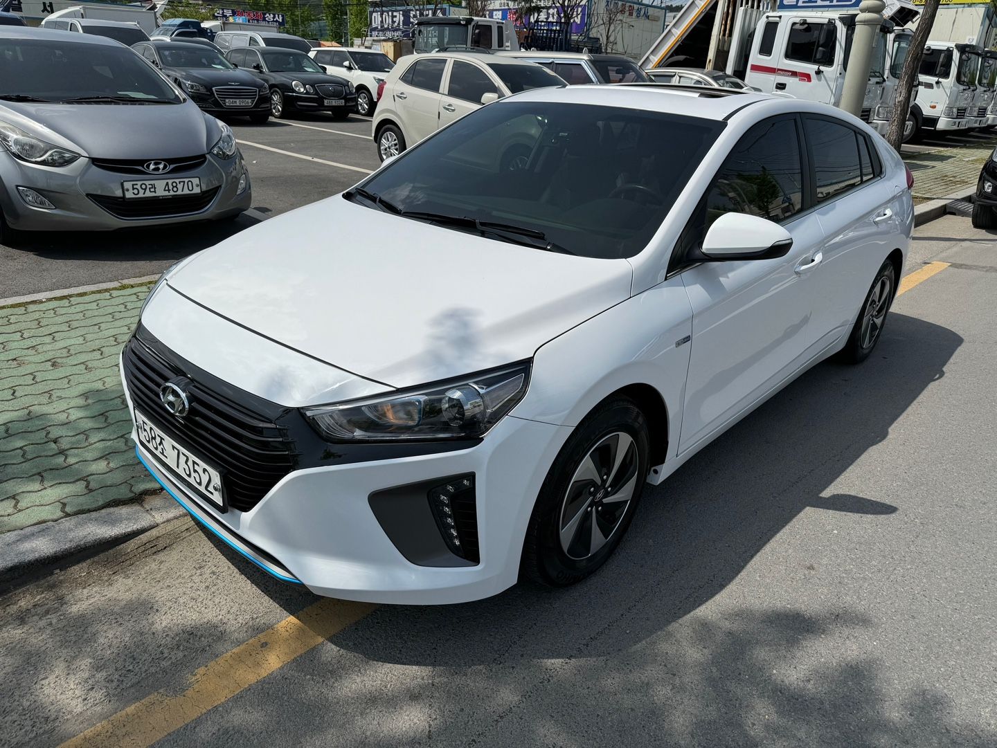 HYUNDAI IONIQ HYBRID