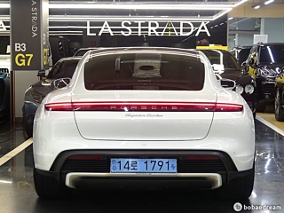 PORSCHE TAYCAN  2021