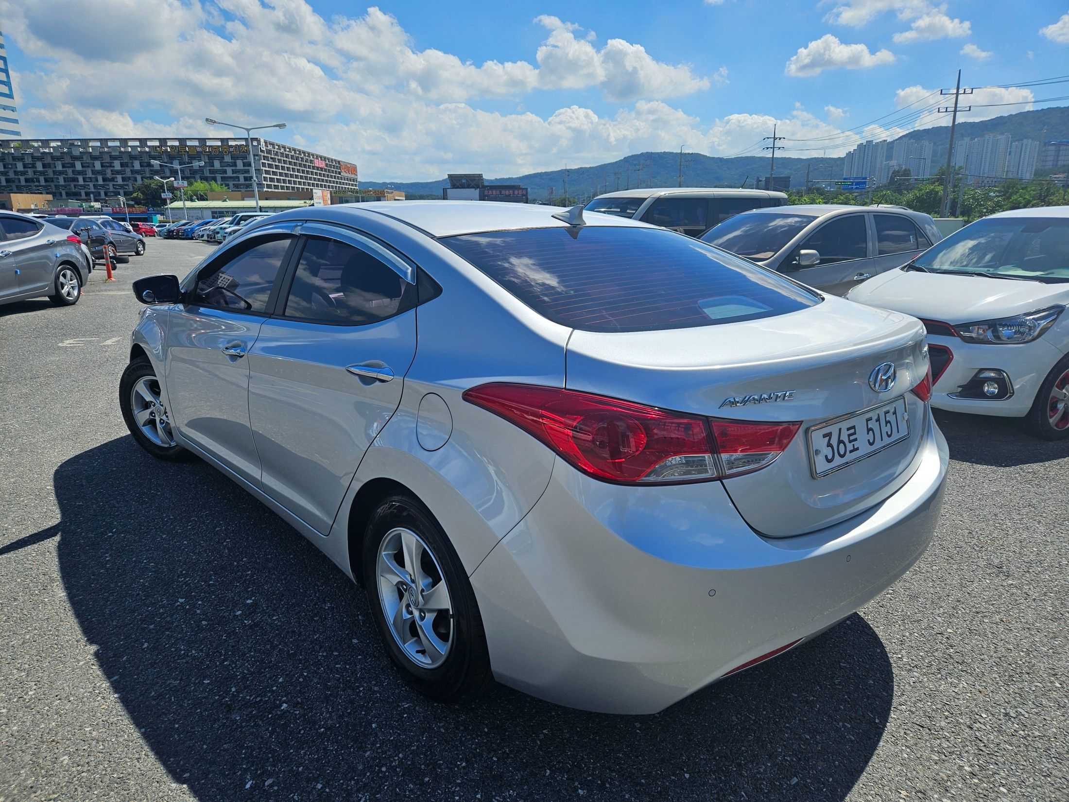 HYUNDAI AVANTE MD 2012