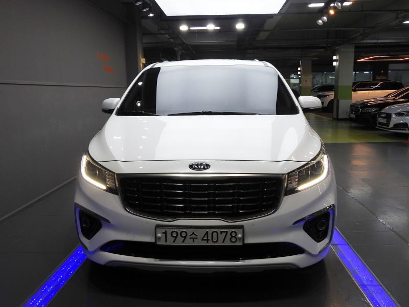 KIA CARNIVAL 2018