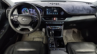 HYUNDAI GRANDEUR IG HYBRID 2018