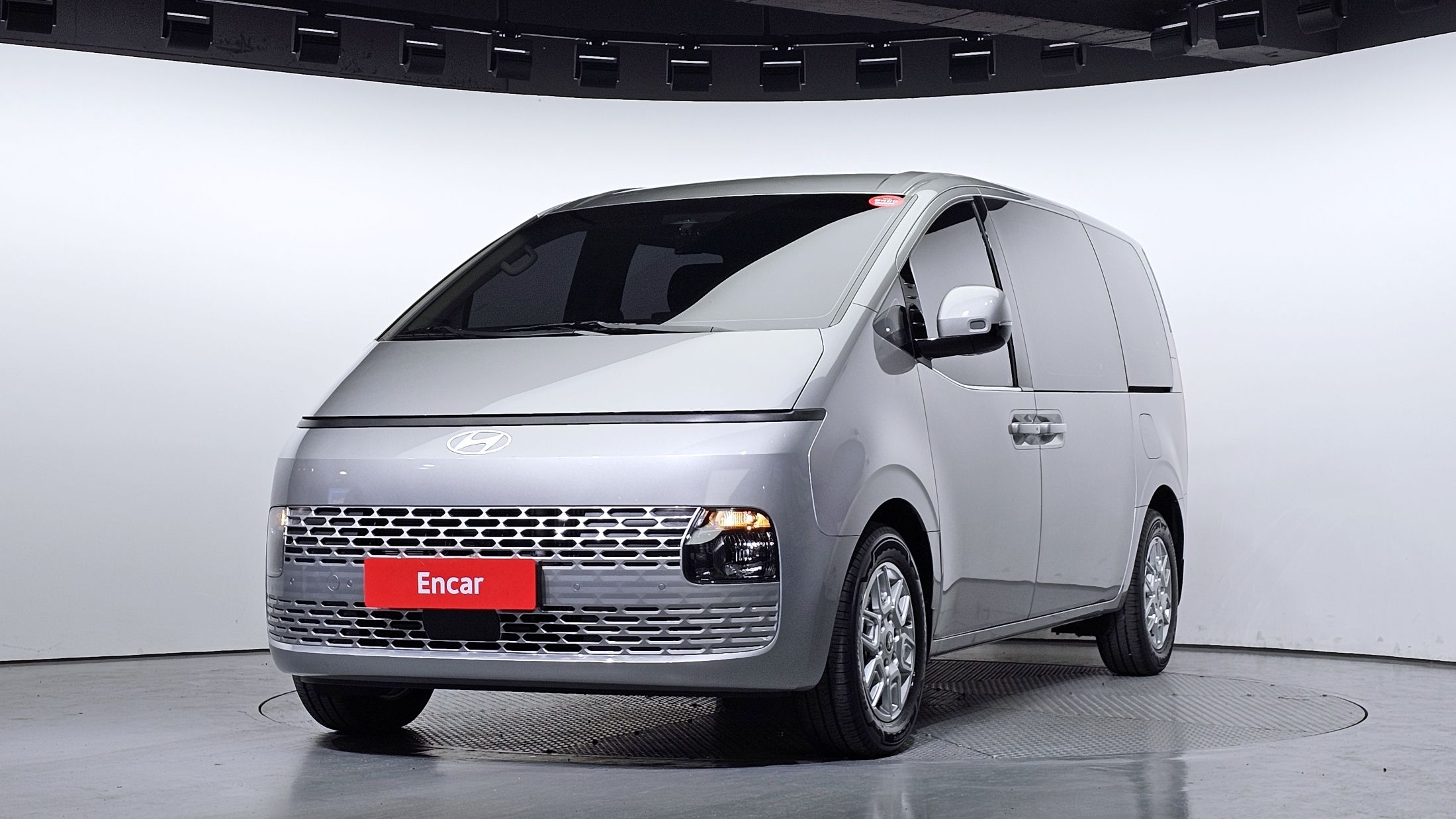 HYUNDAI STARIA 2024