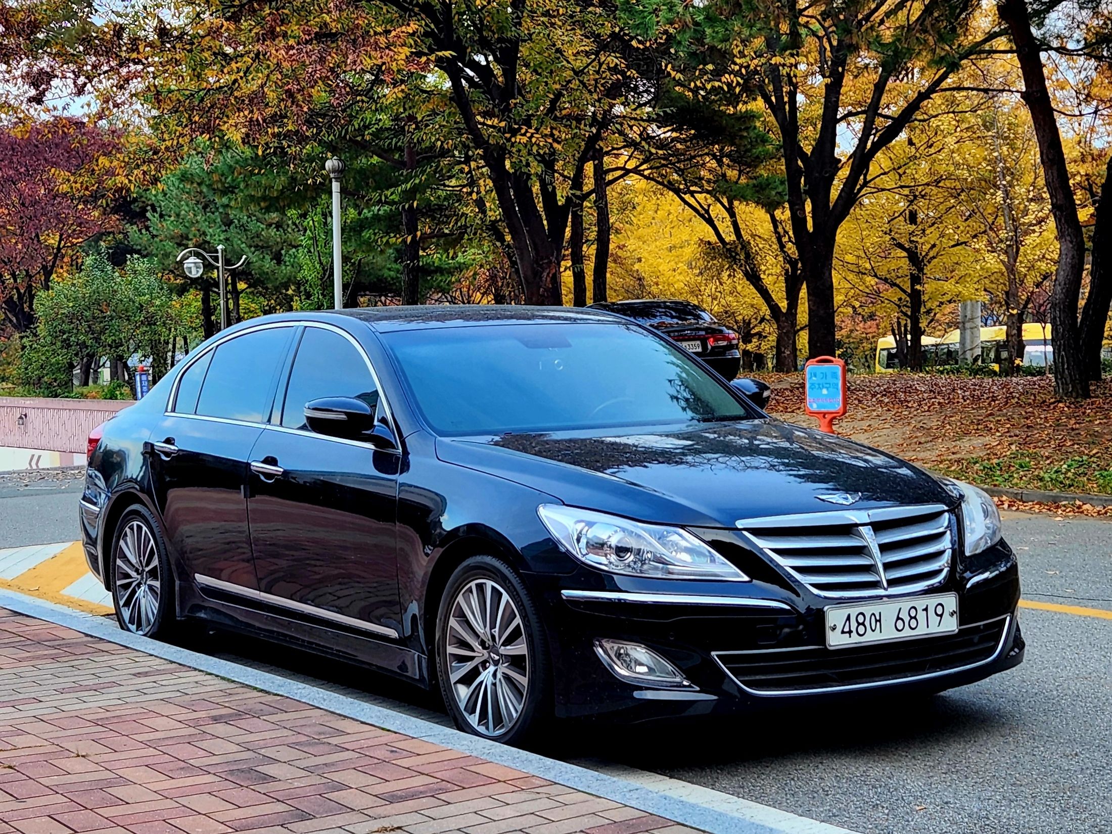 HYUNDAI GENESIS 2012