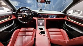 PORSCHE TAYCAN 2023