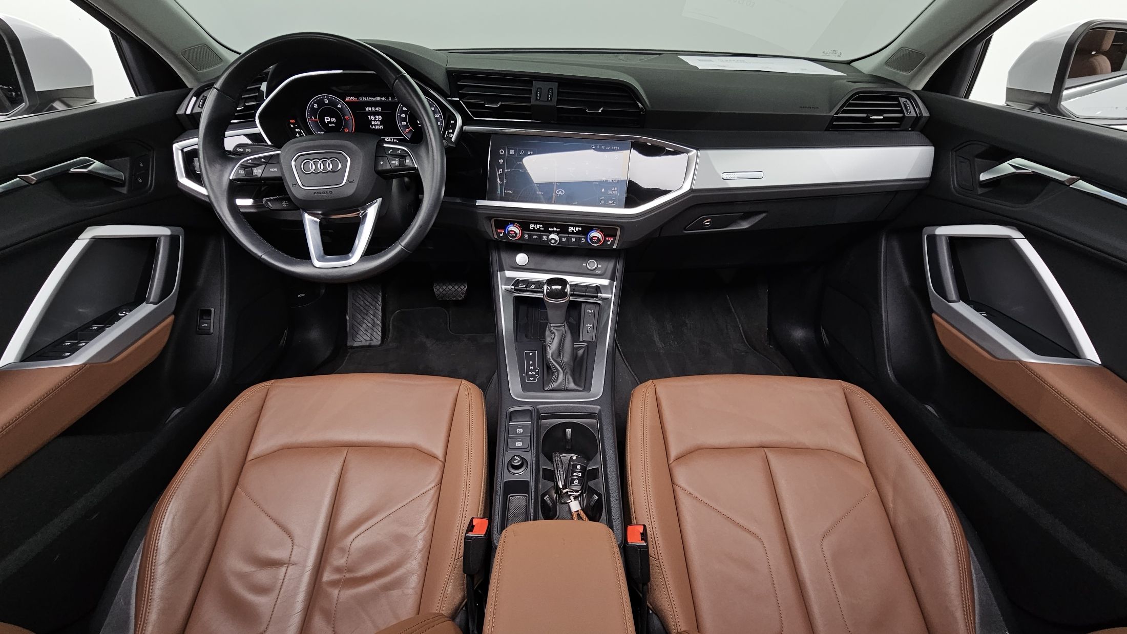 AUDI Q3 F3