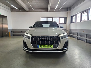 AUDI Q7 4M 2024