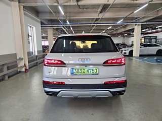 AUDI Q7 4M 2024