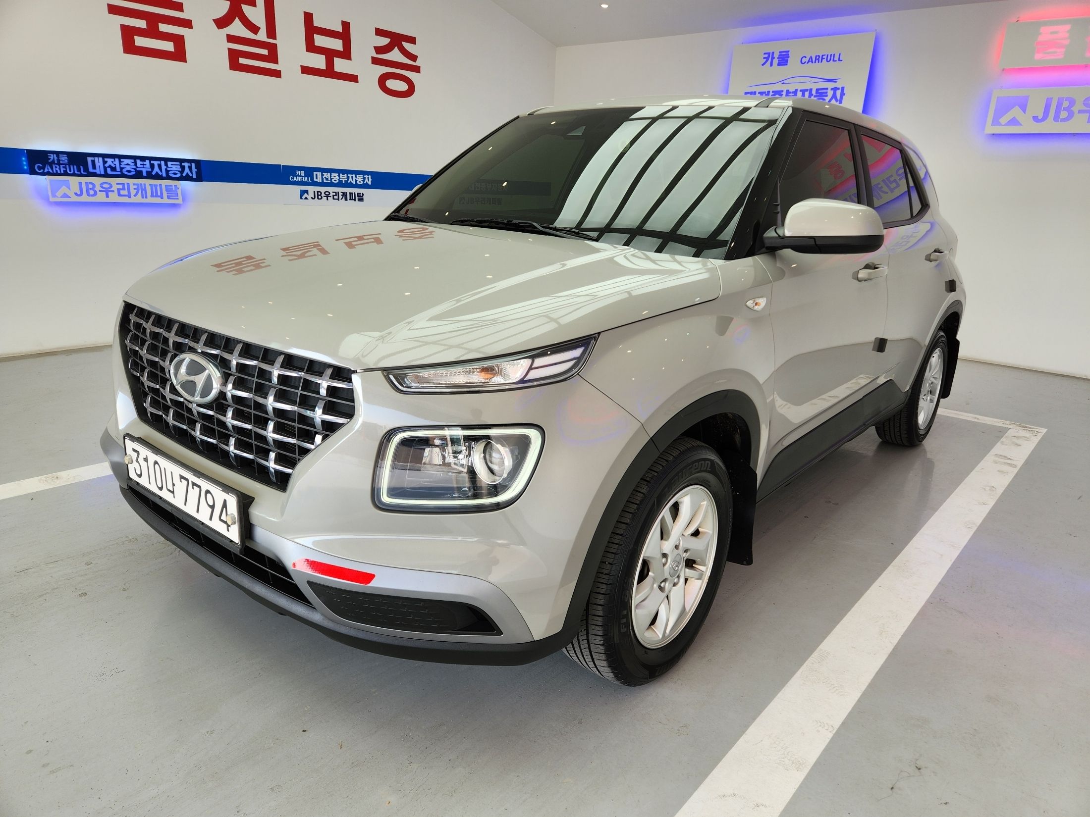 HYUNDAI VENUE