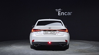LEXUS IS200T 2017