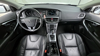 VOLVO V40 2016