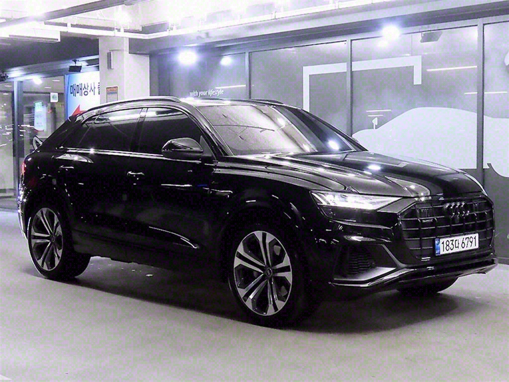 AUDI Q8 4M