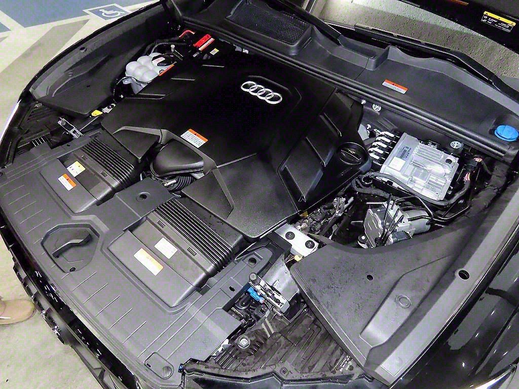 AUDI Q8 4M