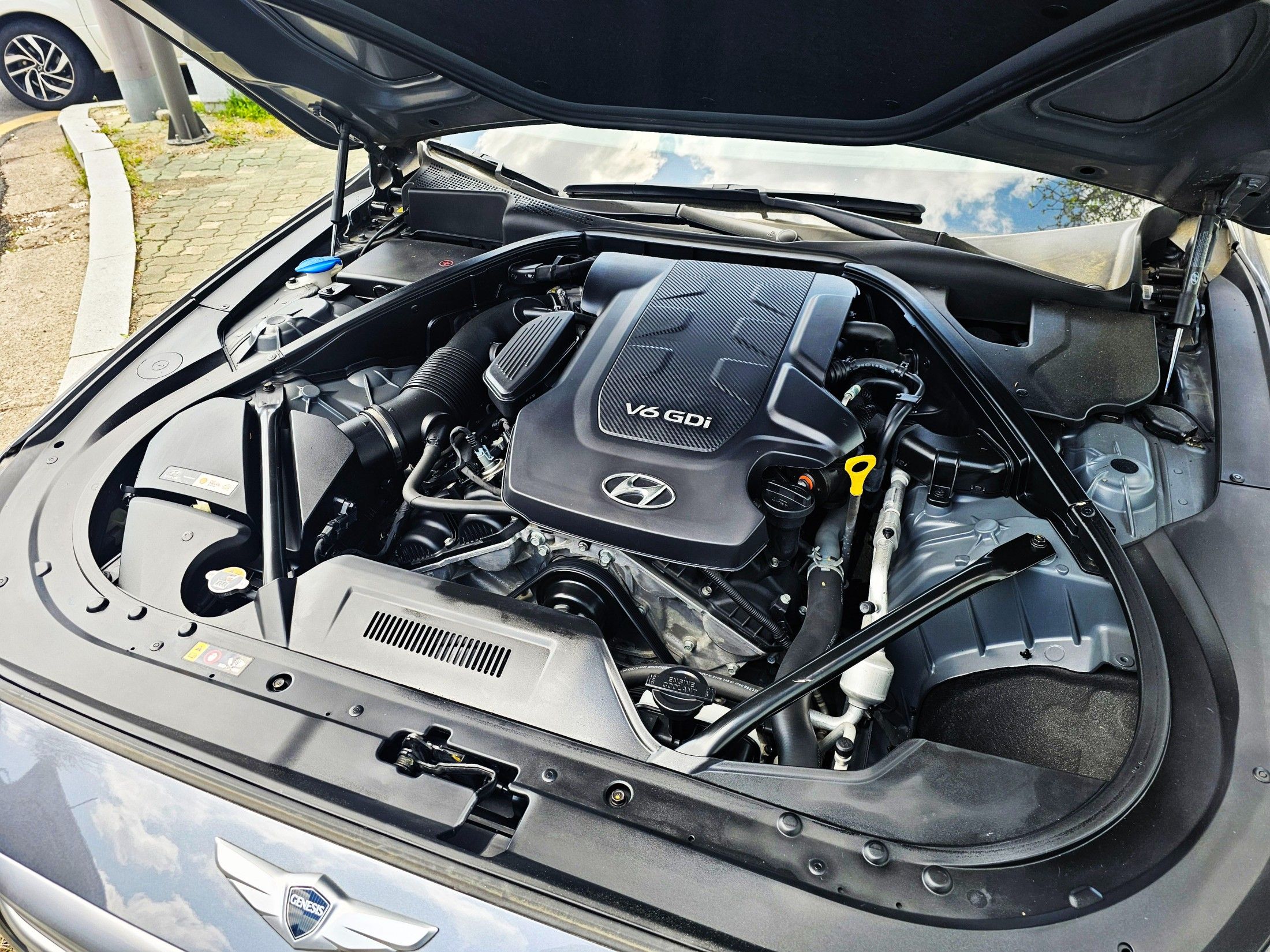 HYUNDAI GENESIS DH 2015