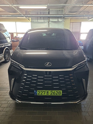 Заказать LEXUS LM