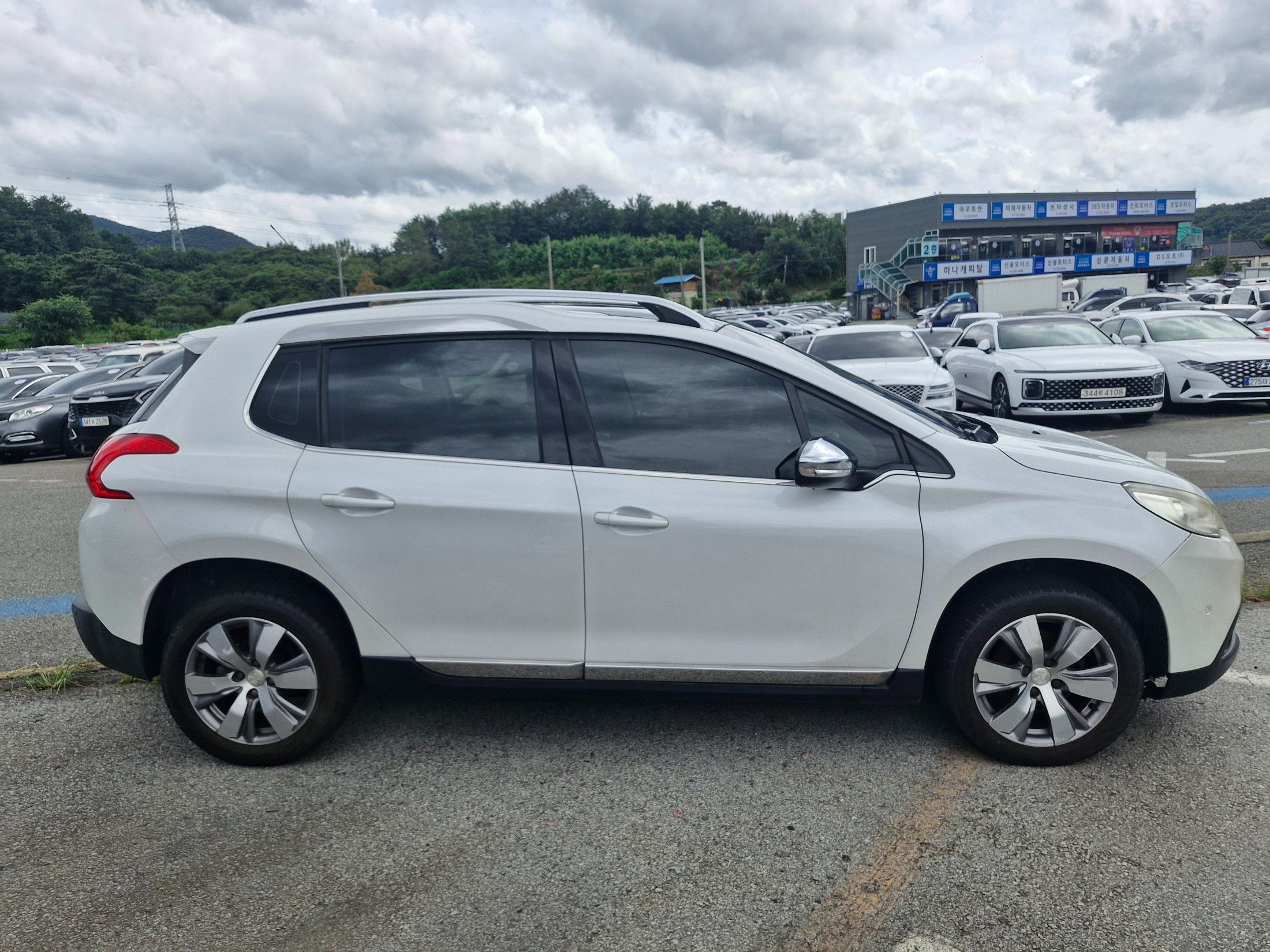 PEUGEOT 2008 2015