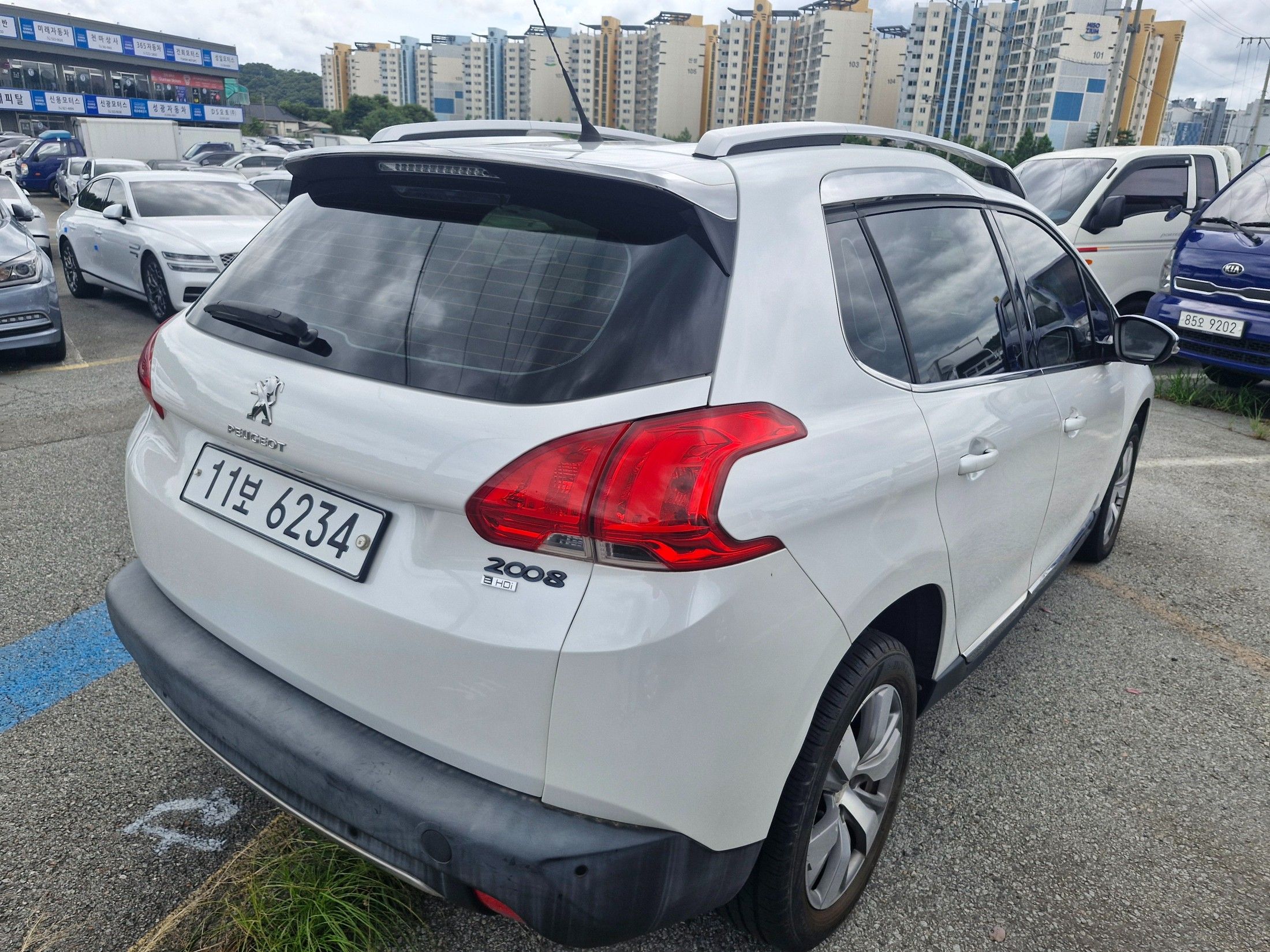 PEUGEOT 2008 2015