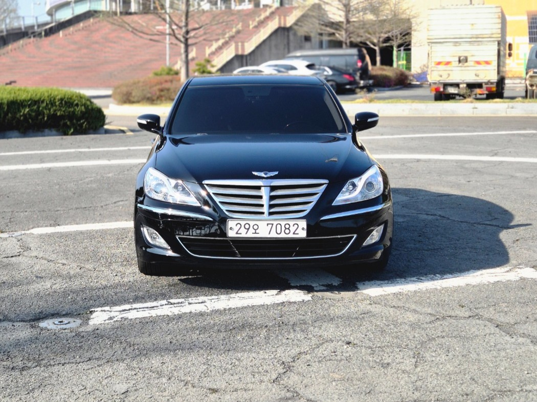 HYUNDAI GENESIS 2012
